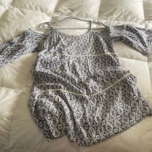 Dress flowy off the shoulder